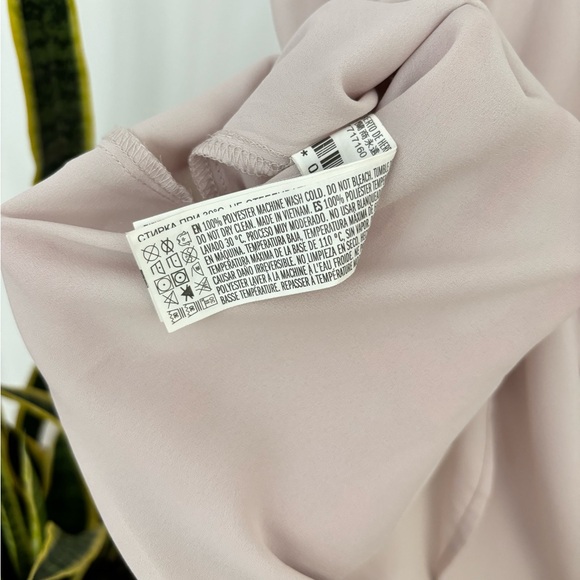 NWOT Forever 21 V-Neck Sheer Blouse - Picture 6 of 7